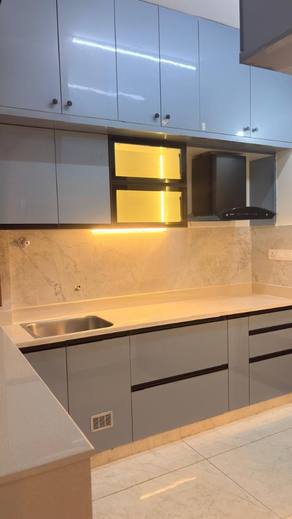 Island Kitchen with Calacatta Marble Backsplash